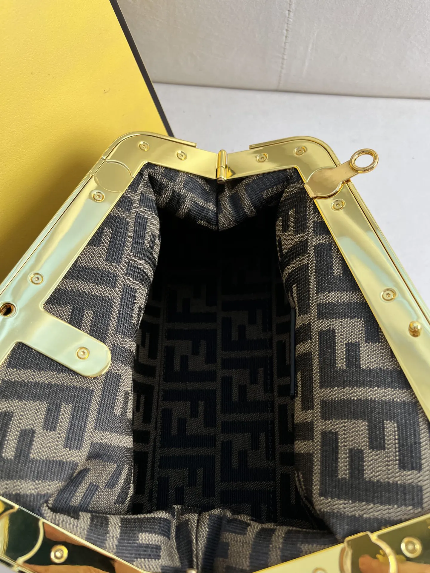 Fendi 棕色 粉色 羊皮 手拿包 精致手拿款