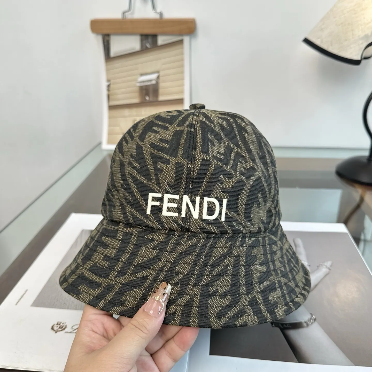 Fendi 渔夫帽 休闲遮阳款