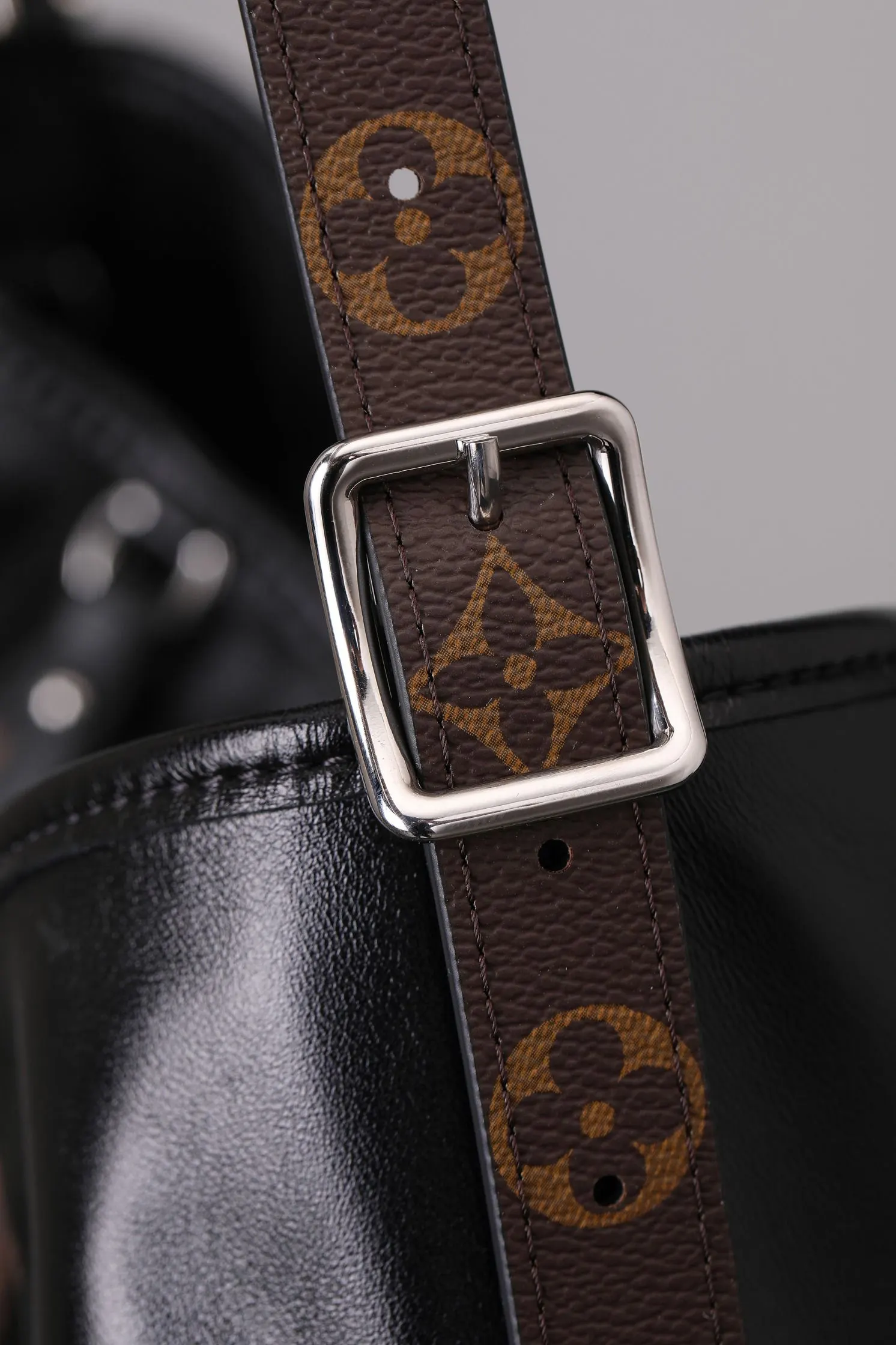 CarryAll 羊皮 新升级 真正的渠道 我们确 水桶包 休閒水桶款(數字9) CarryAll 羊皮 新升级 真正的渠道 我们确 水桶包 休閒水桶款(數字9)