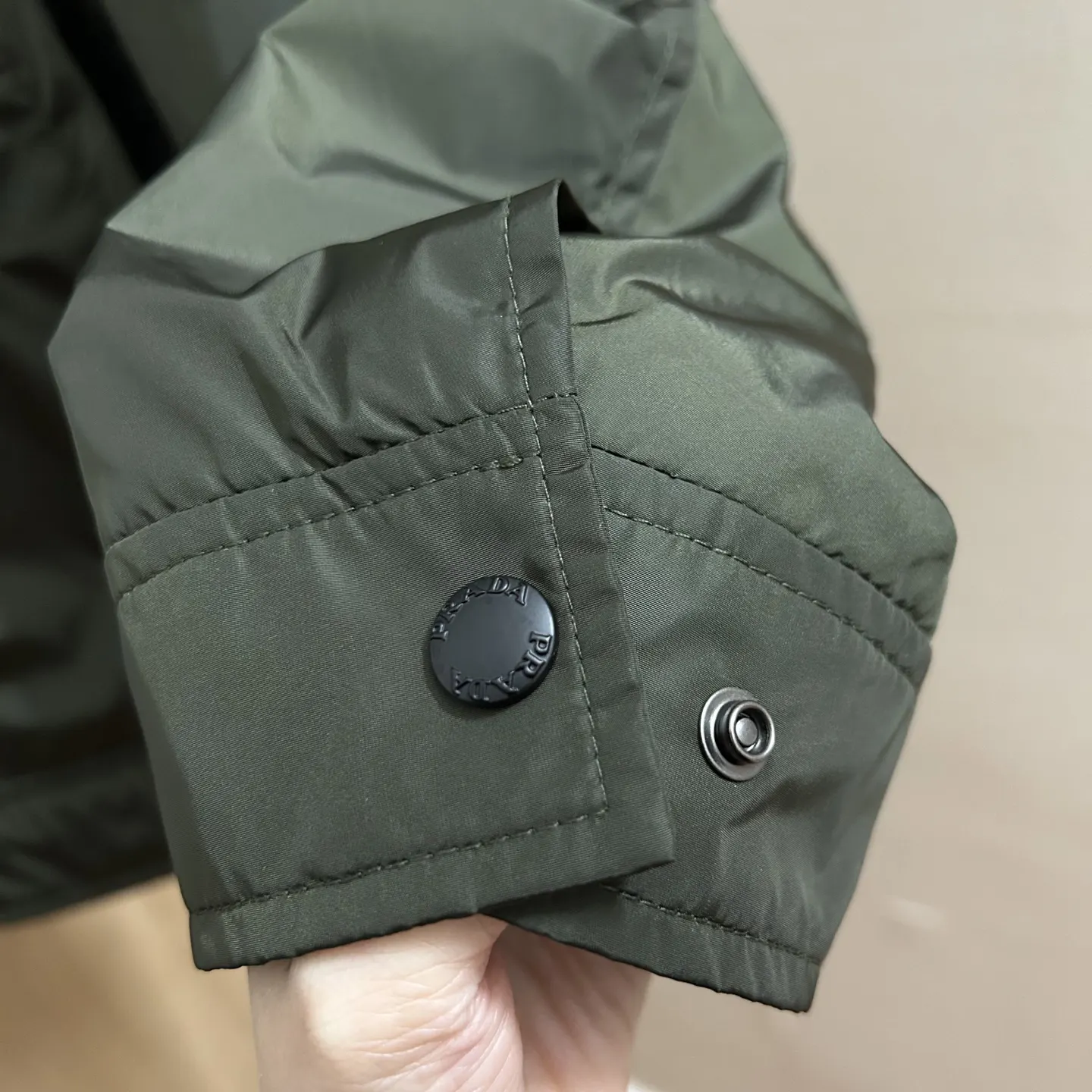 PRADA Re-Nylon尼龙 三角标 衬衫 休闲百搭款