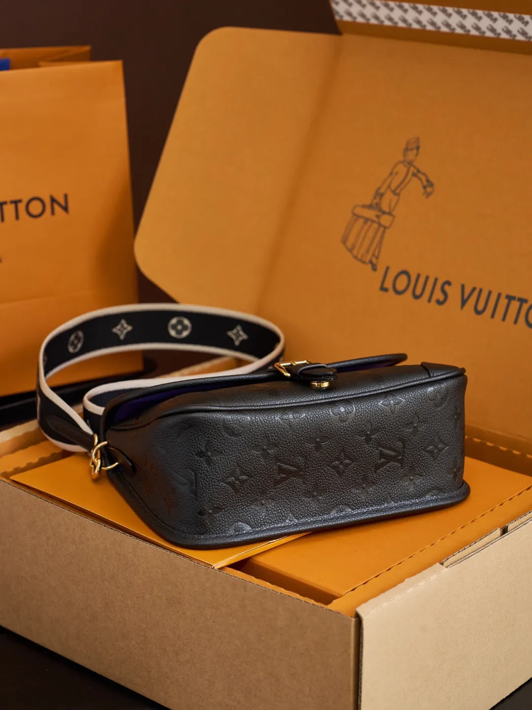Louis Vuitton 黑色 Monogram 斜挎包
