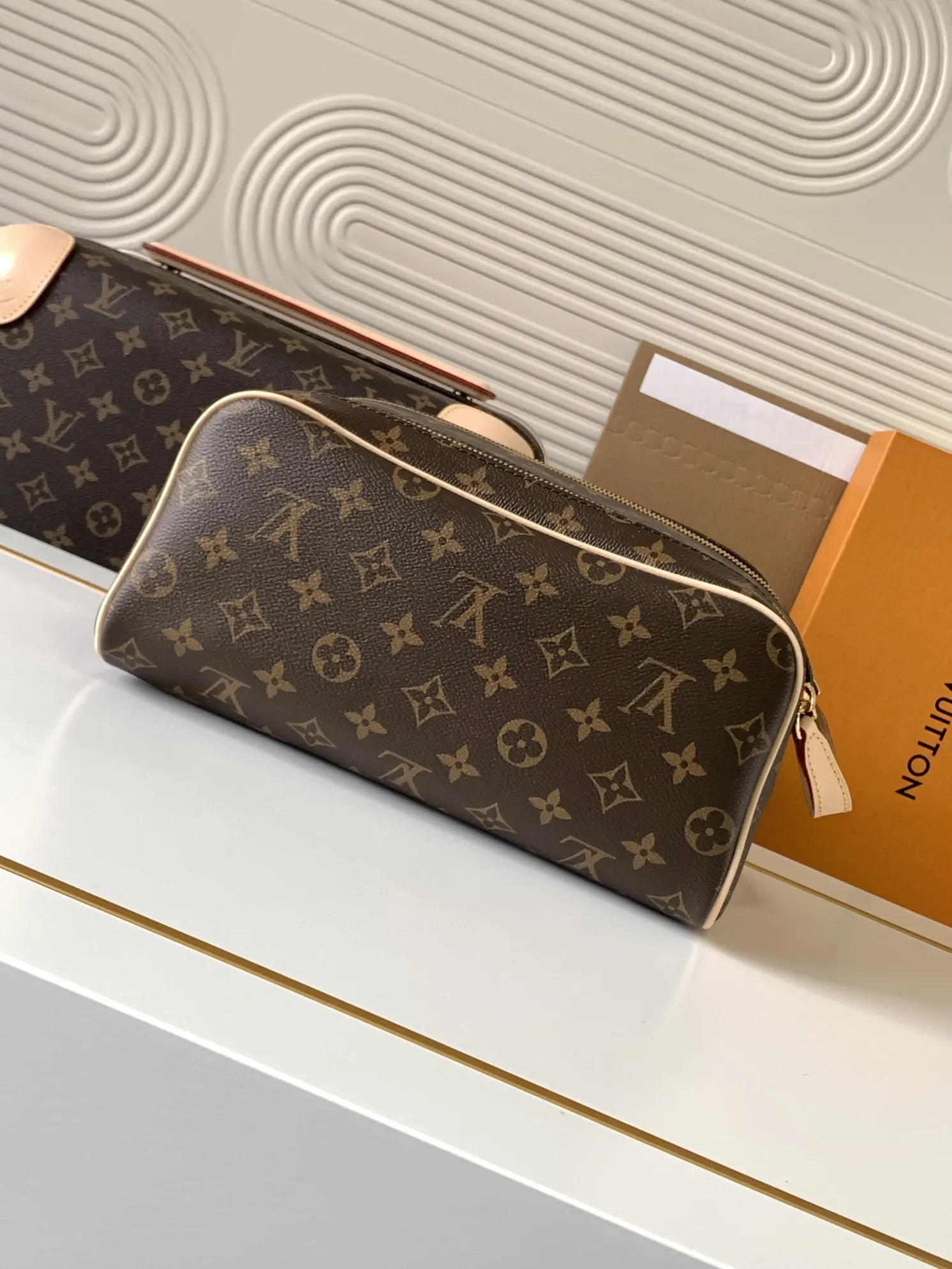 LV 老花 牛皮 收纳包 旅行收纳款
