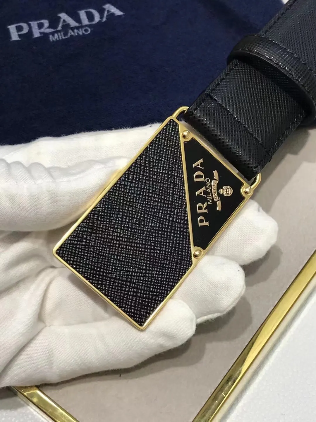 Prada 牛皮 三角标 腰带 通勤搭配
