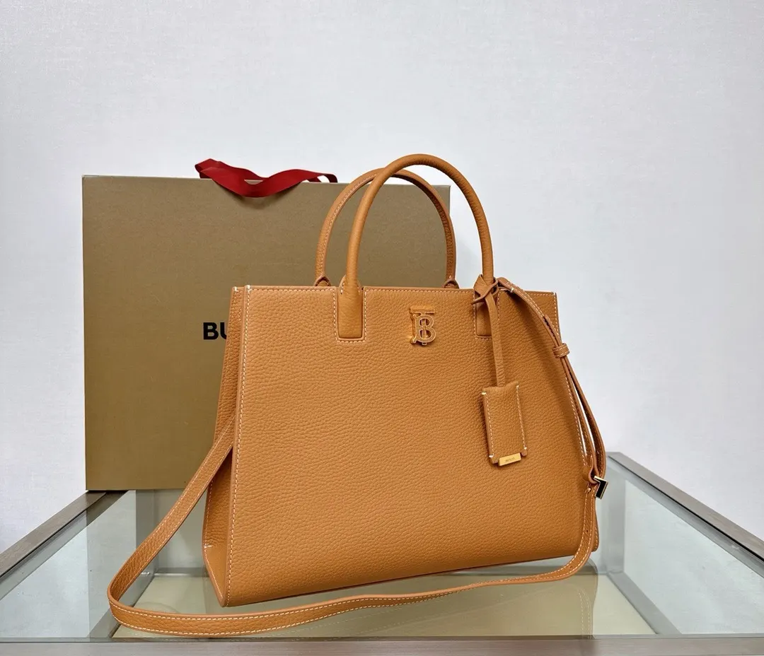 Burberry 小牛皮 托特包 大容量托特款