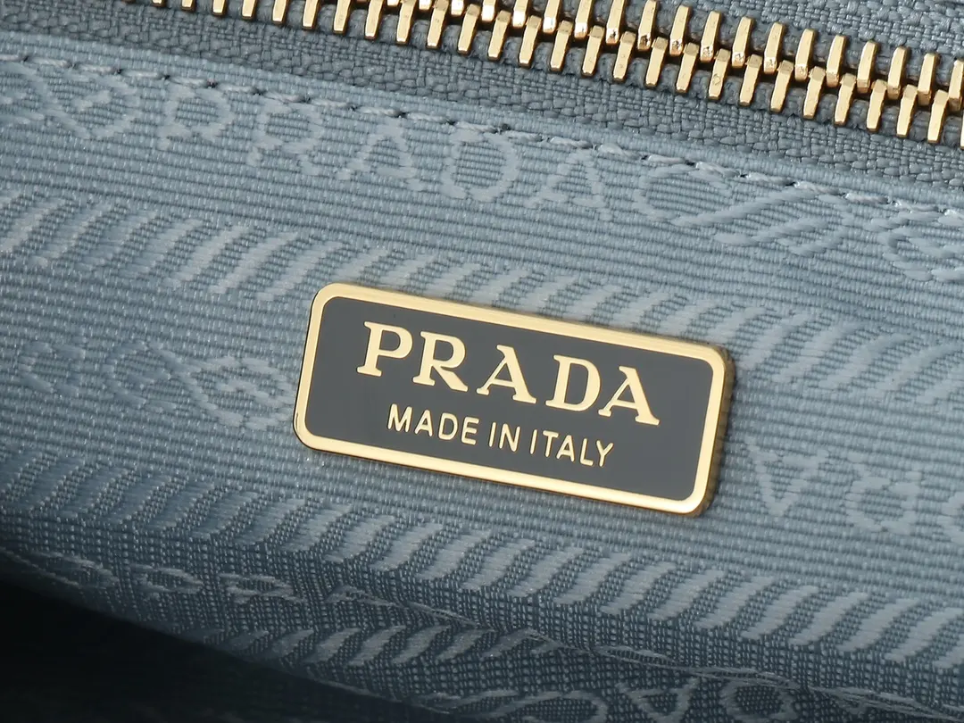 PRADA 1BA426 斜挎包 日常通勤款