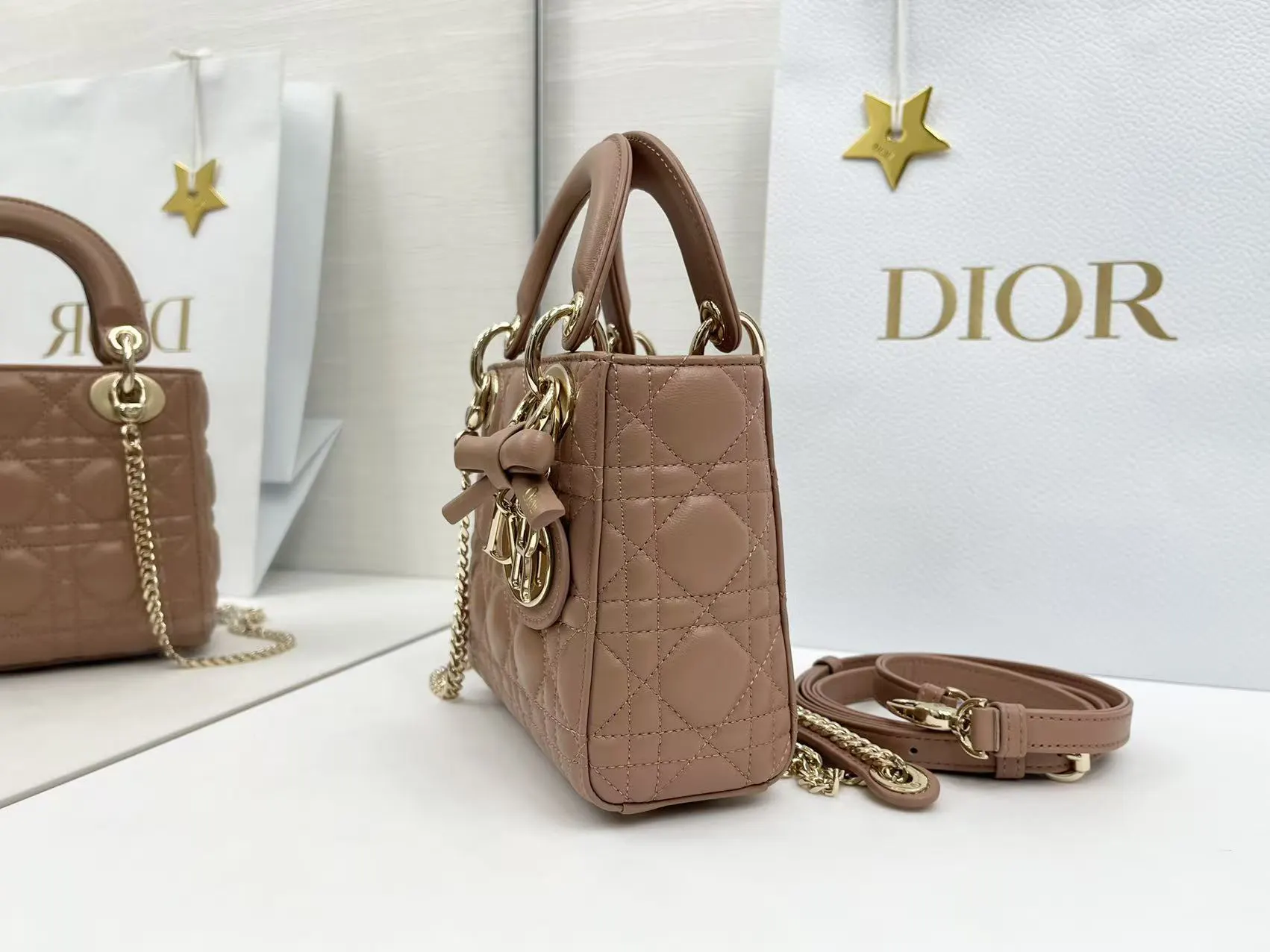 Dior Lady Dior 斜挎包