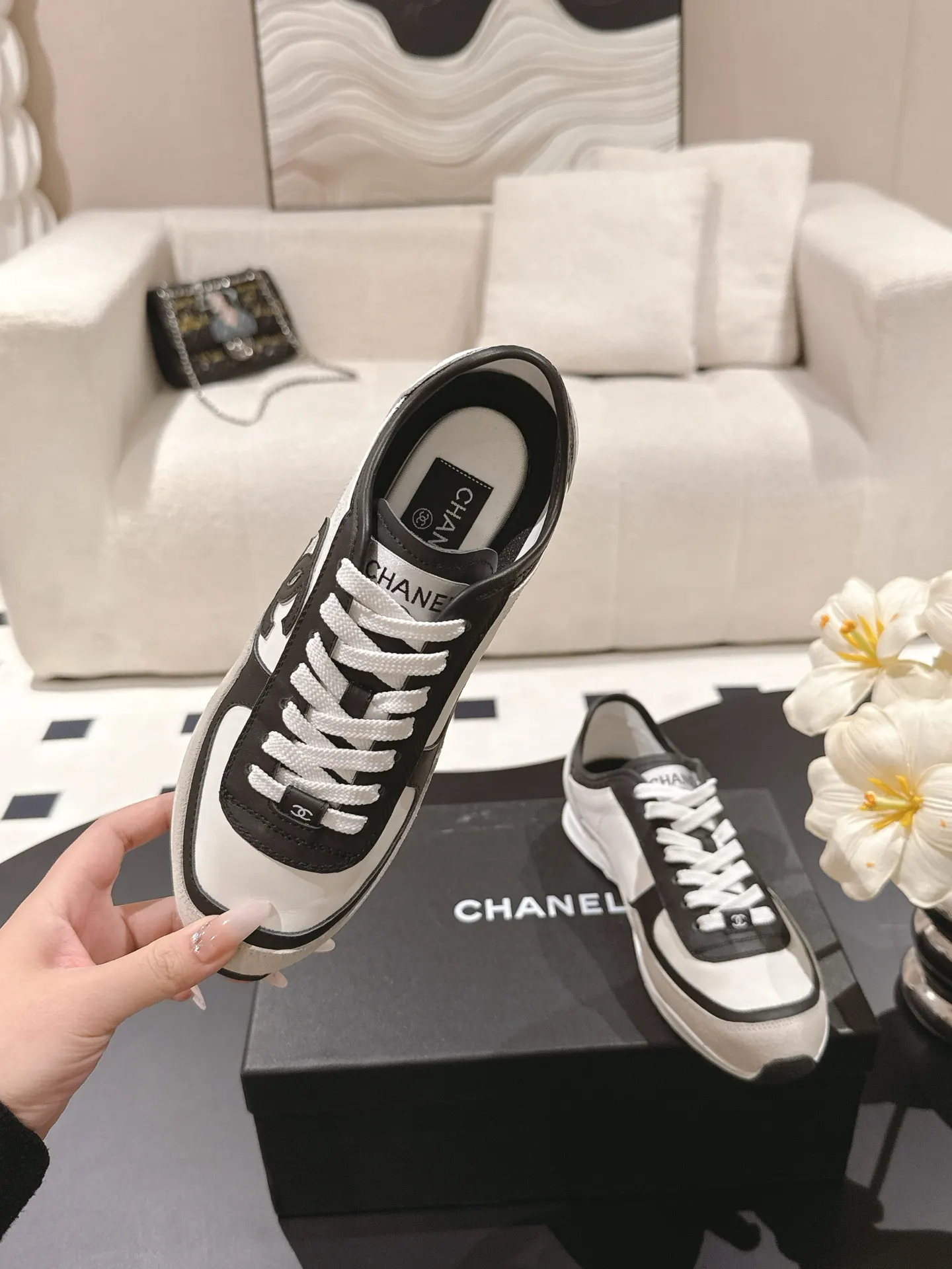 CHANEL 黑白拼色羊皮休闲鞋 厚底款