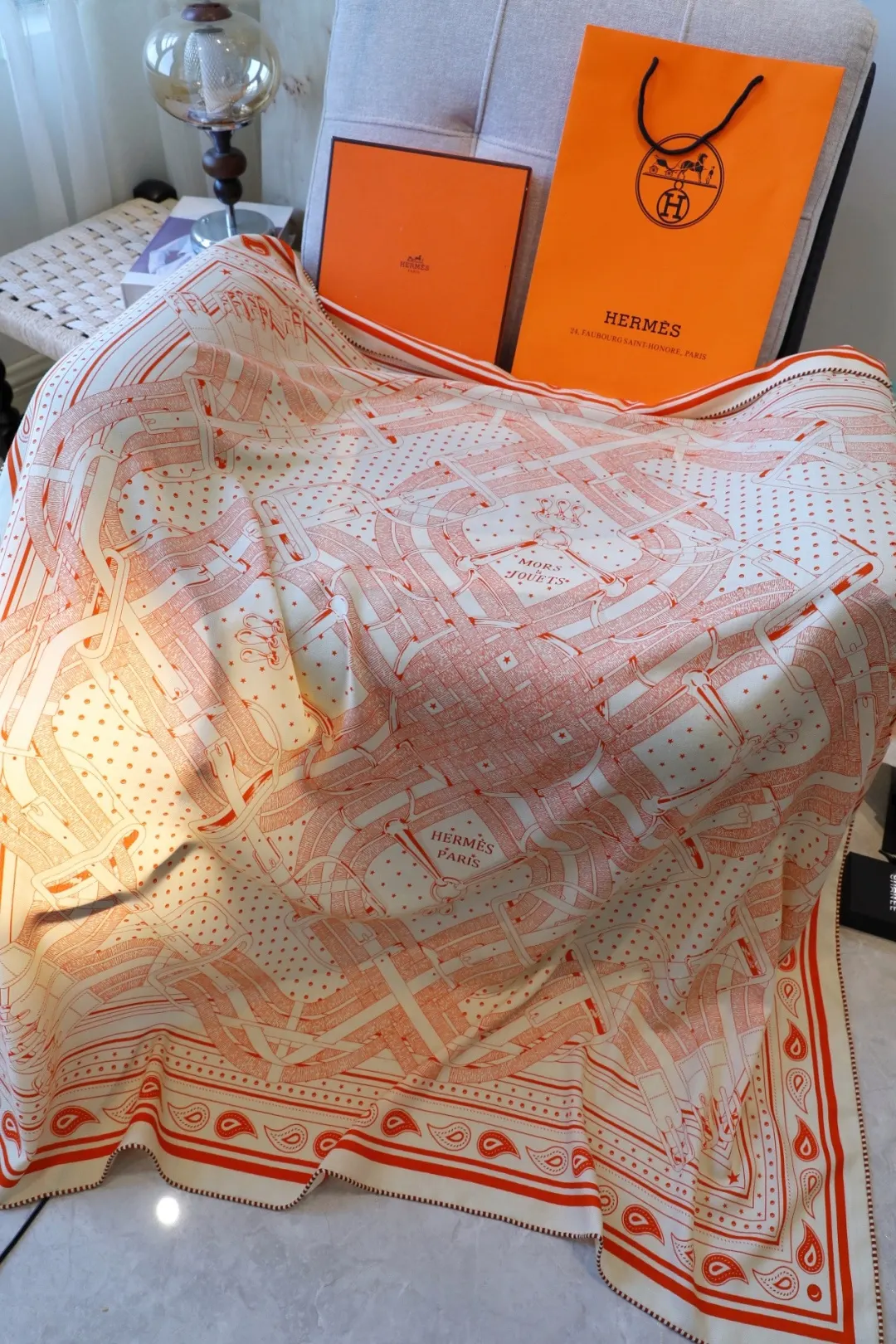 Hermès 白色 丝巾 精致配饰