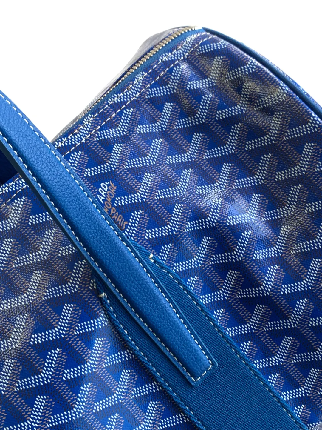 Goyard 侧边设有扣环 可以自行搭 中号背带进行肩背 旅行袋 大容量旅行款