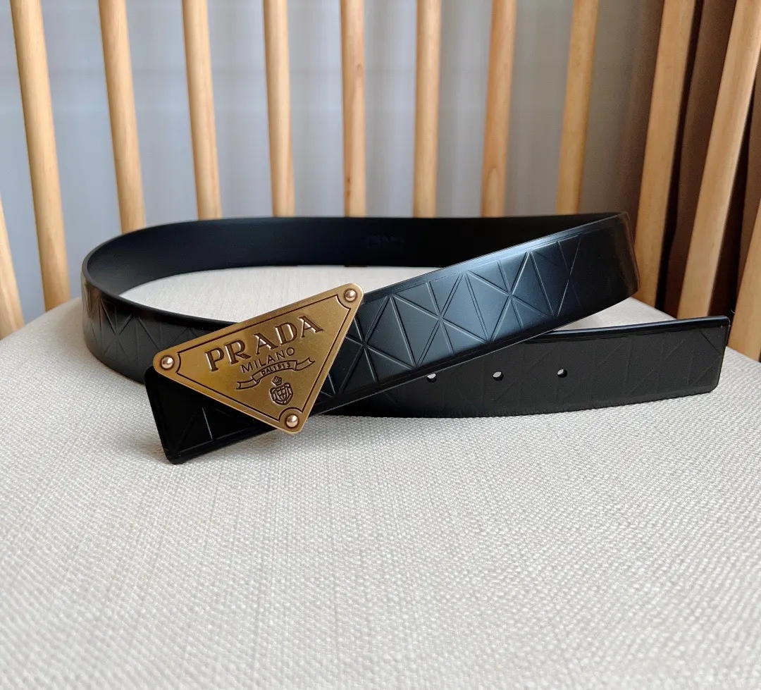 PRADA 皮革 亮面 Logo 腰带 通勤搭配款