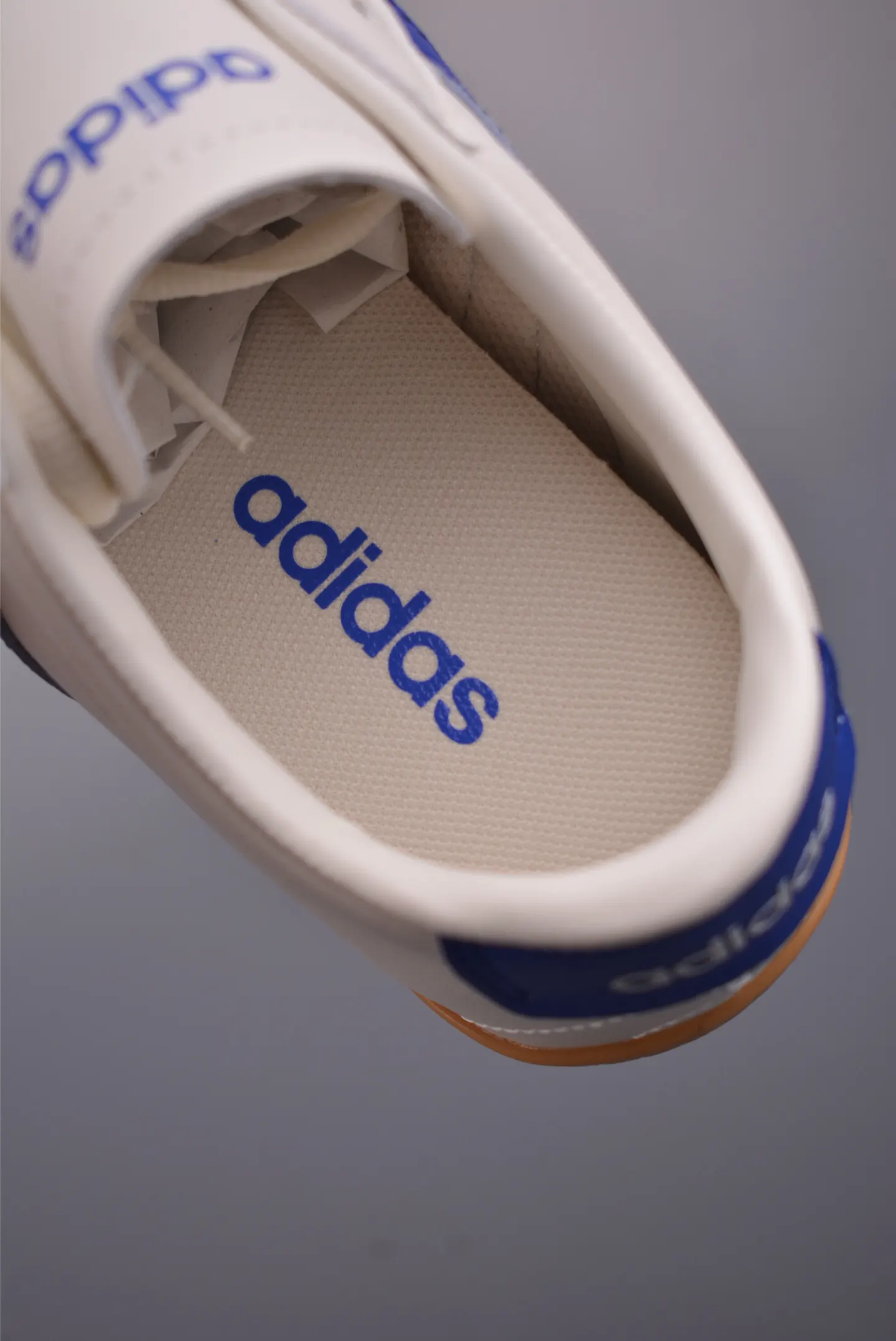 Adidas 运动鞋 休闲百搭款