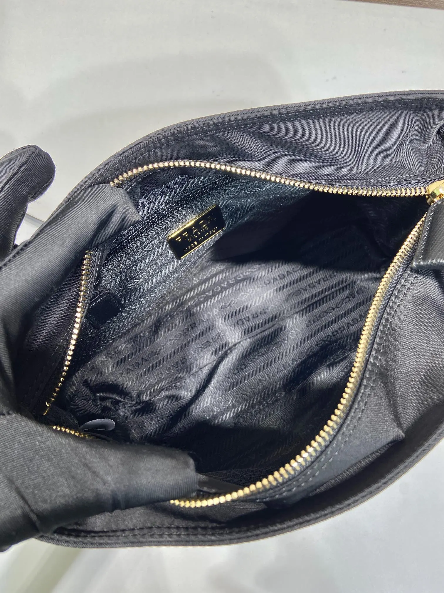 PRADA 1BD645 Re-Nylon尼龙 链条 斜挎包 精致链条款