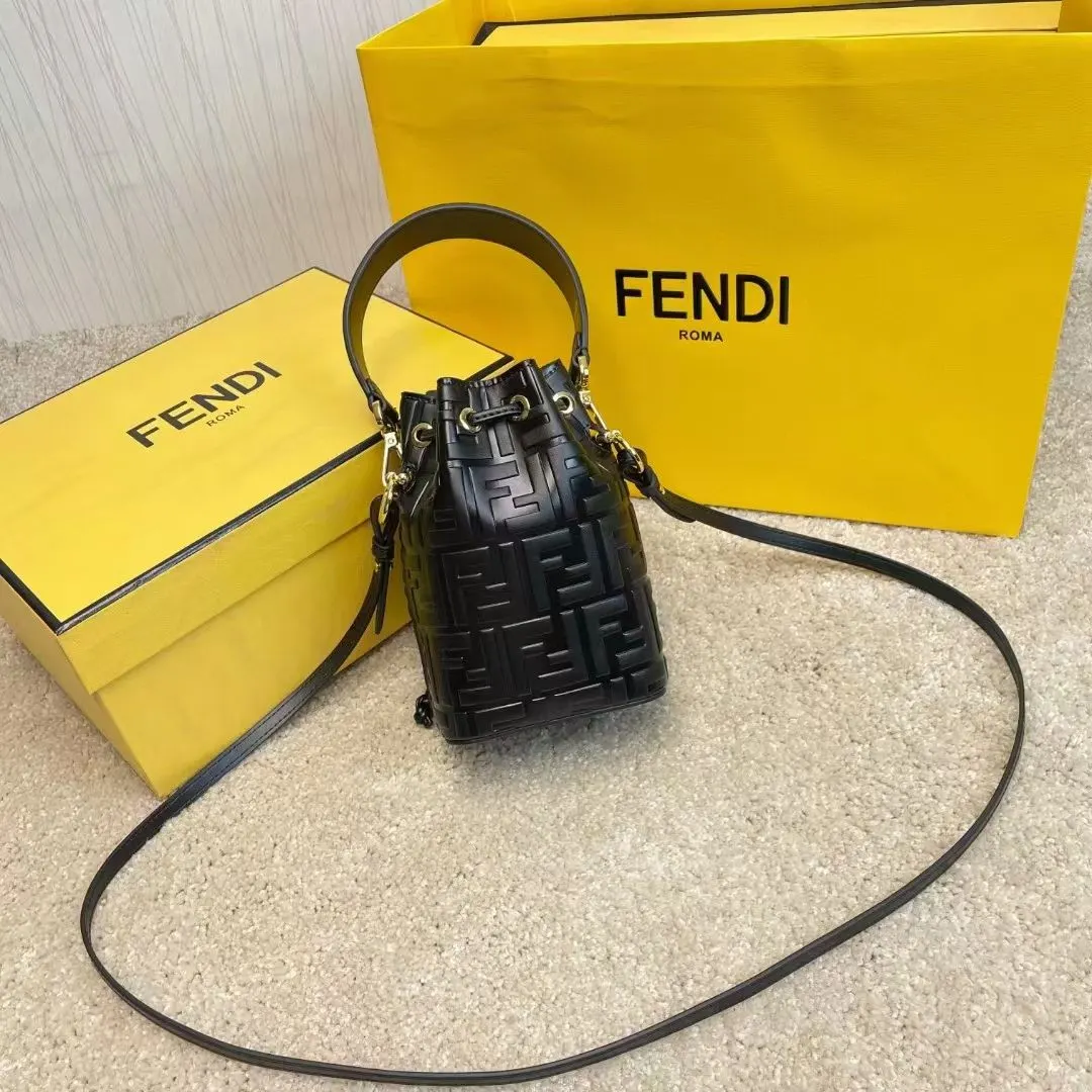 Fendi 白色 金色 小牛皮 水桶包 休闲水桶款