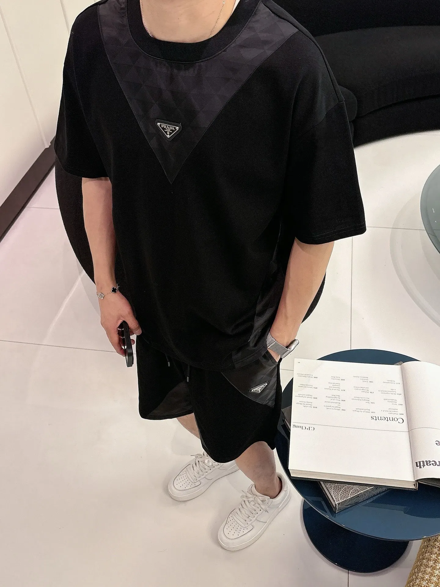 Prada 三角标拼接宽松短袖T恤 黑色层次款