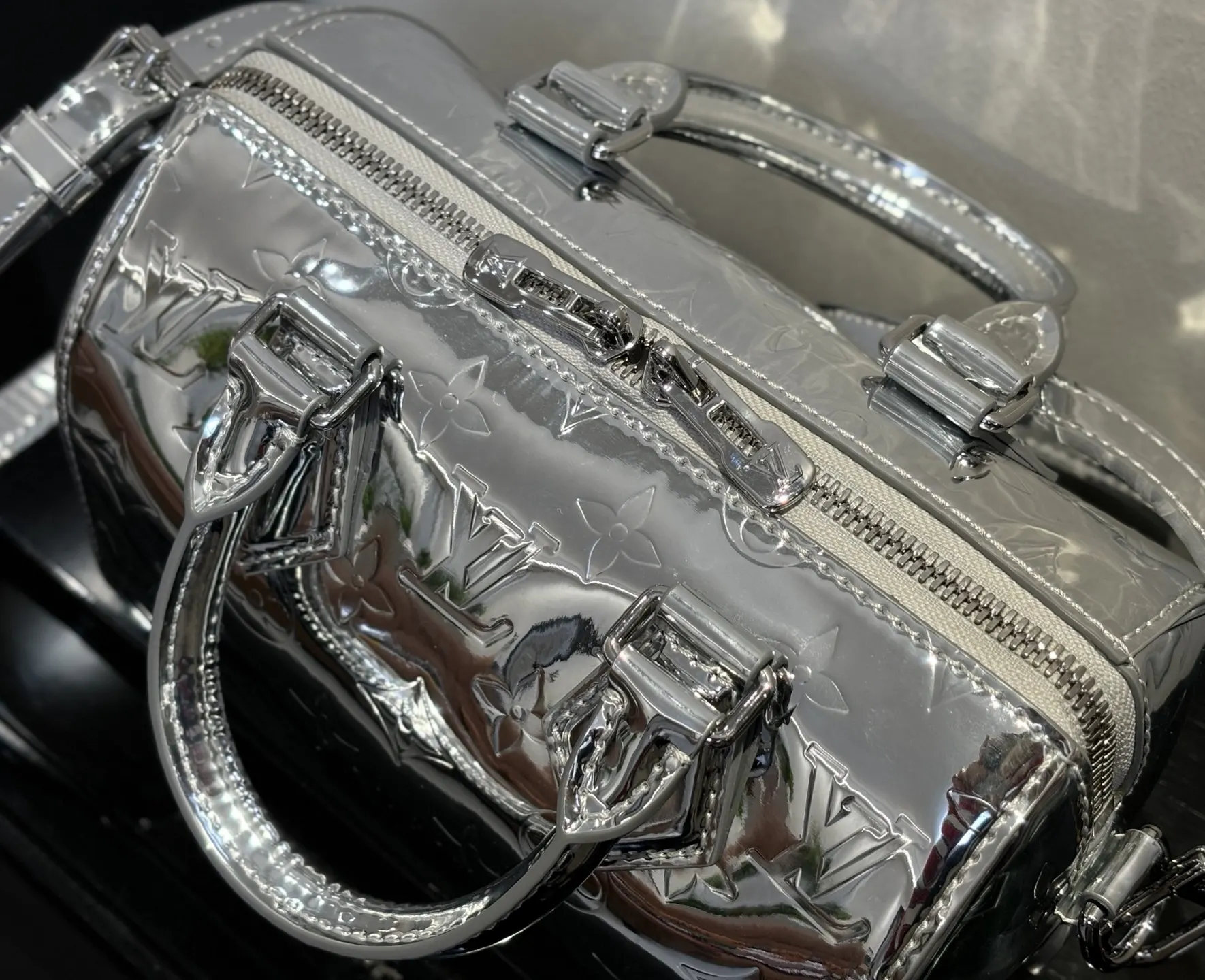 LV Speedy 銀色 帆布 收納包 旅行收納款