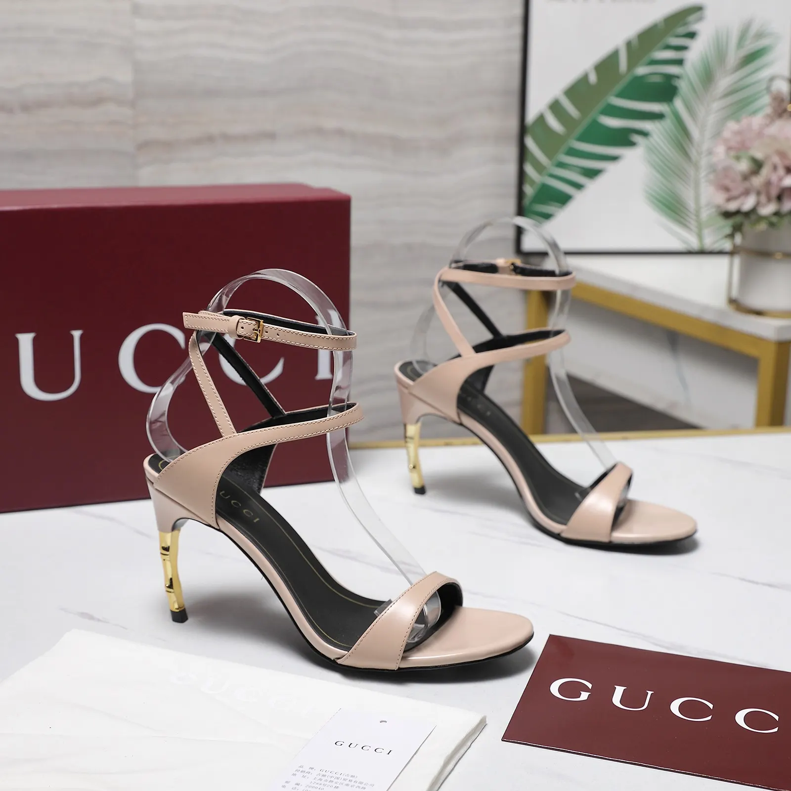 Gucci 拖鞋 轻便舒適(數字7) Gucci 拖鞋 轻便舒適(數字7)