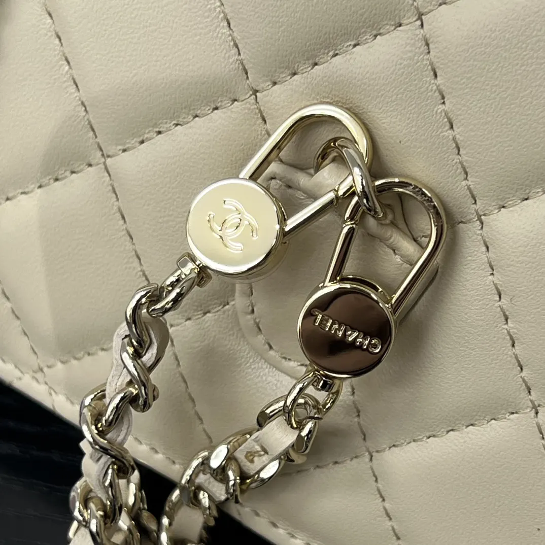 CHANEL 米色小牛皮手提包 金链斜挎款