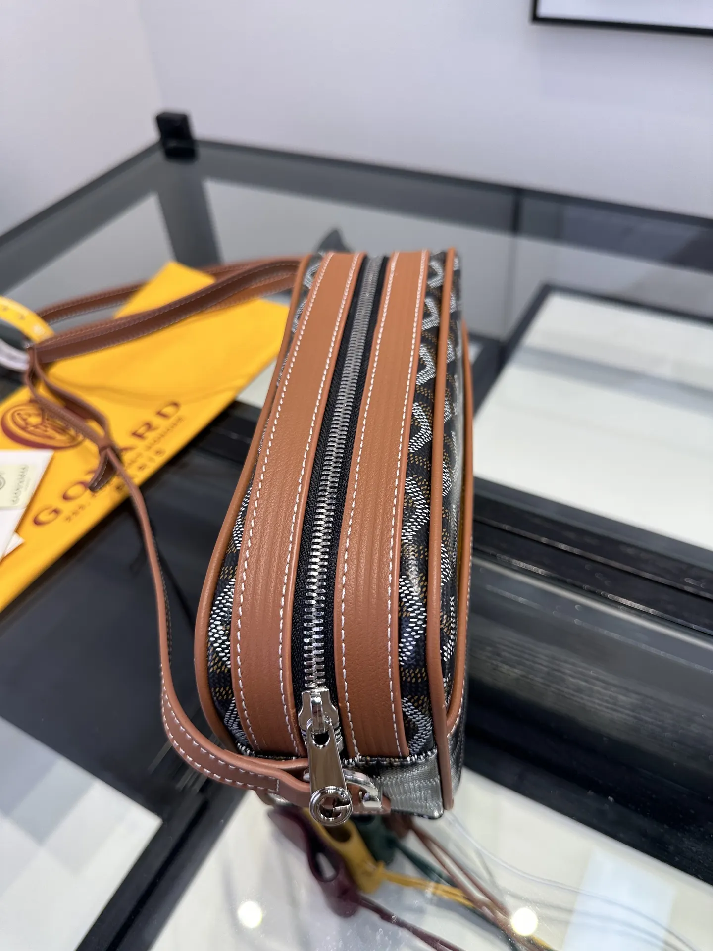Goyard 棕色 Cap Vert相机包 斜挎包 棕色 是戈雅的经典 轻便斜挎款