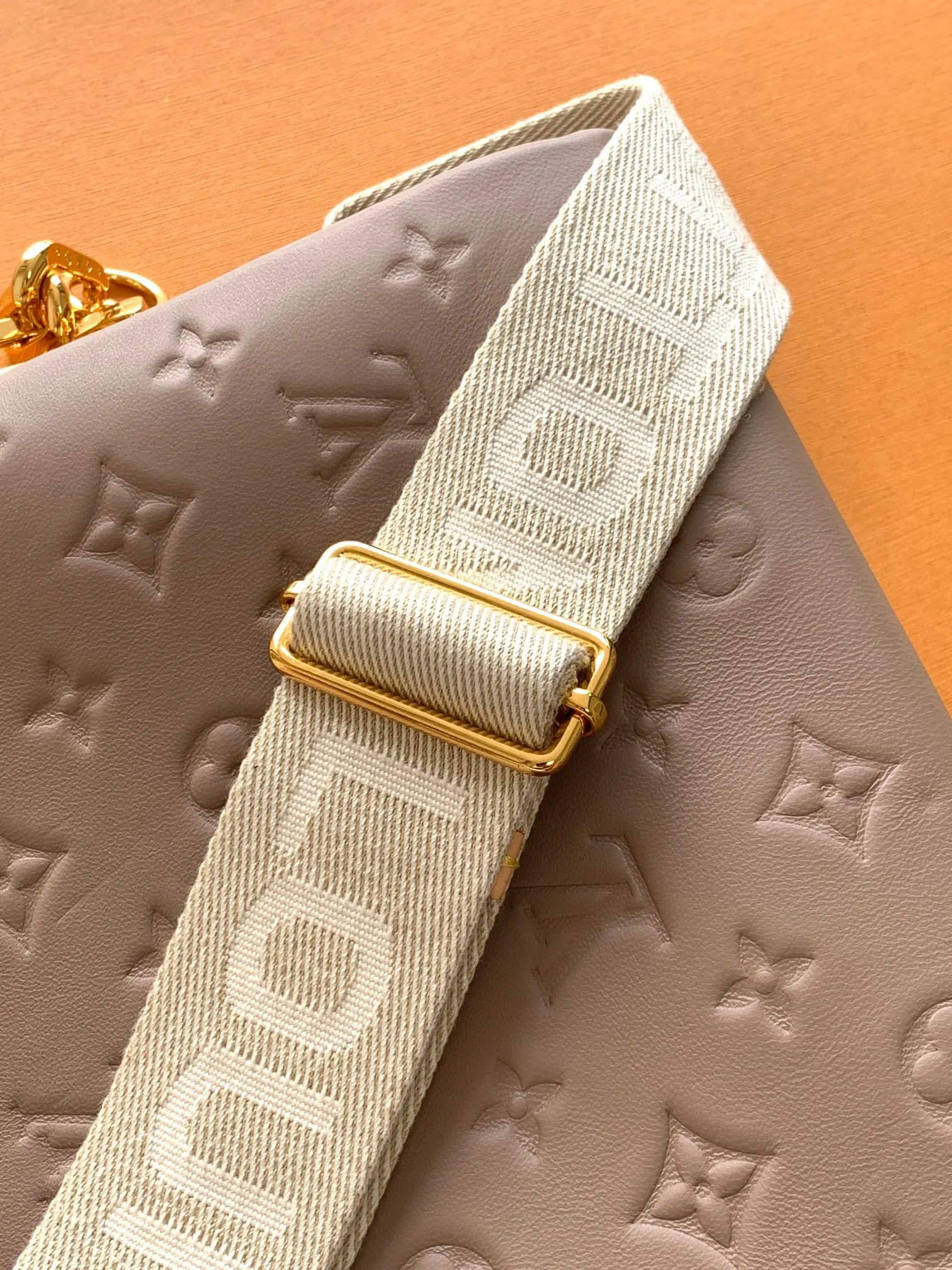 LV chain bag, shoulder crossbody model Image 6 LV chain bag, shoulder crossbody model Image 6