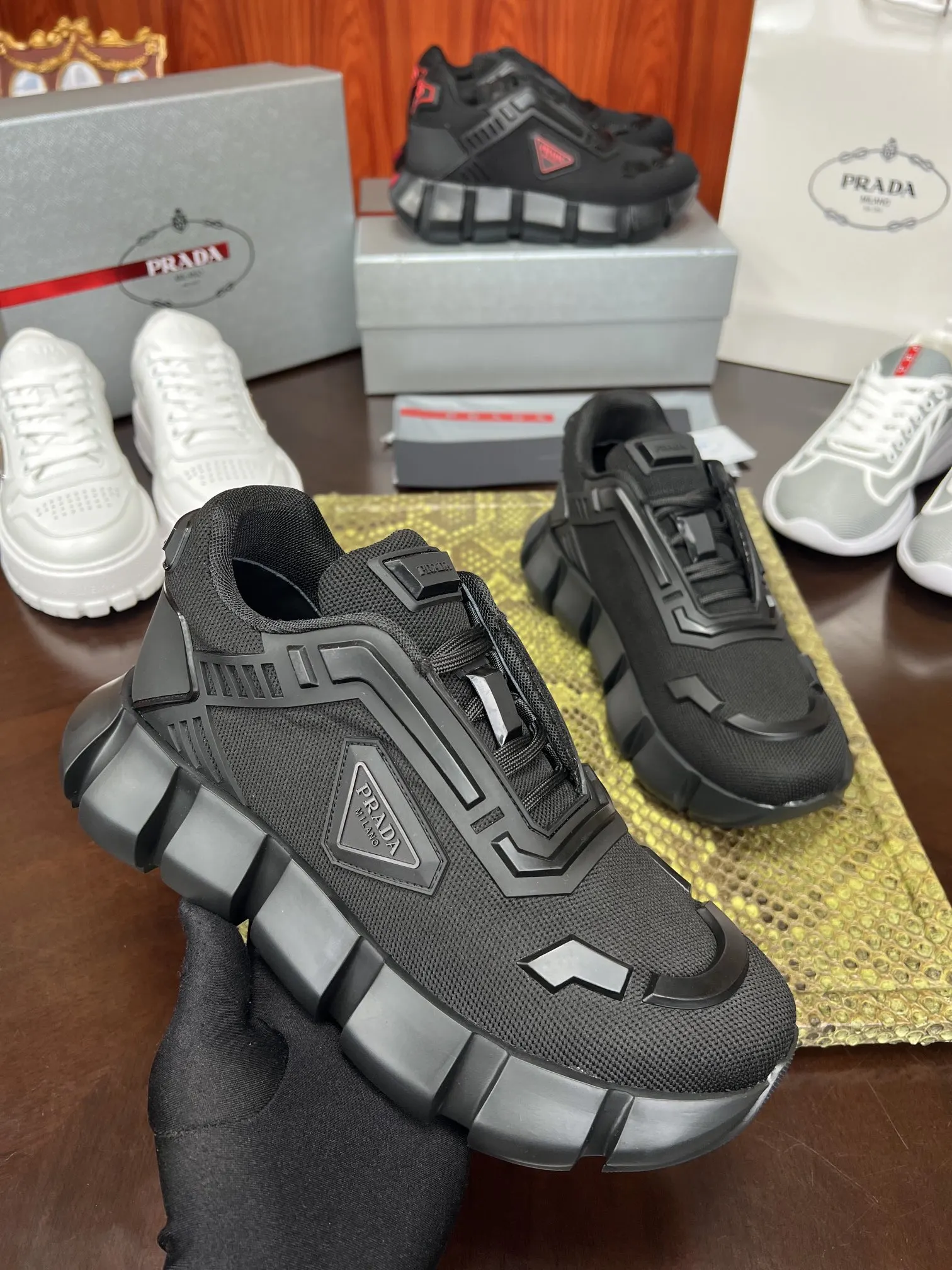 Prada 牛皮 休闲鞋 舒适