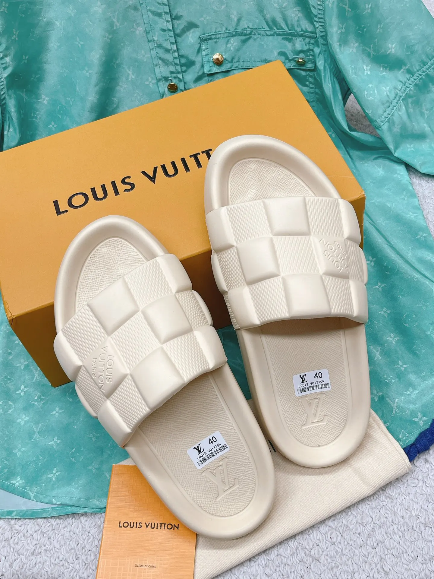 LV 厚底拖鞋 休閒百搭款(數字4) LV 厚底拖鞋 休閒百搭款(數字4)