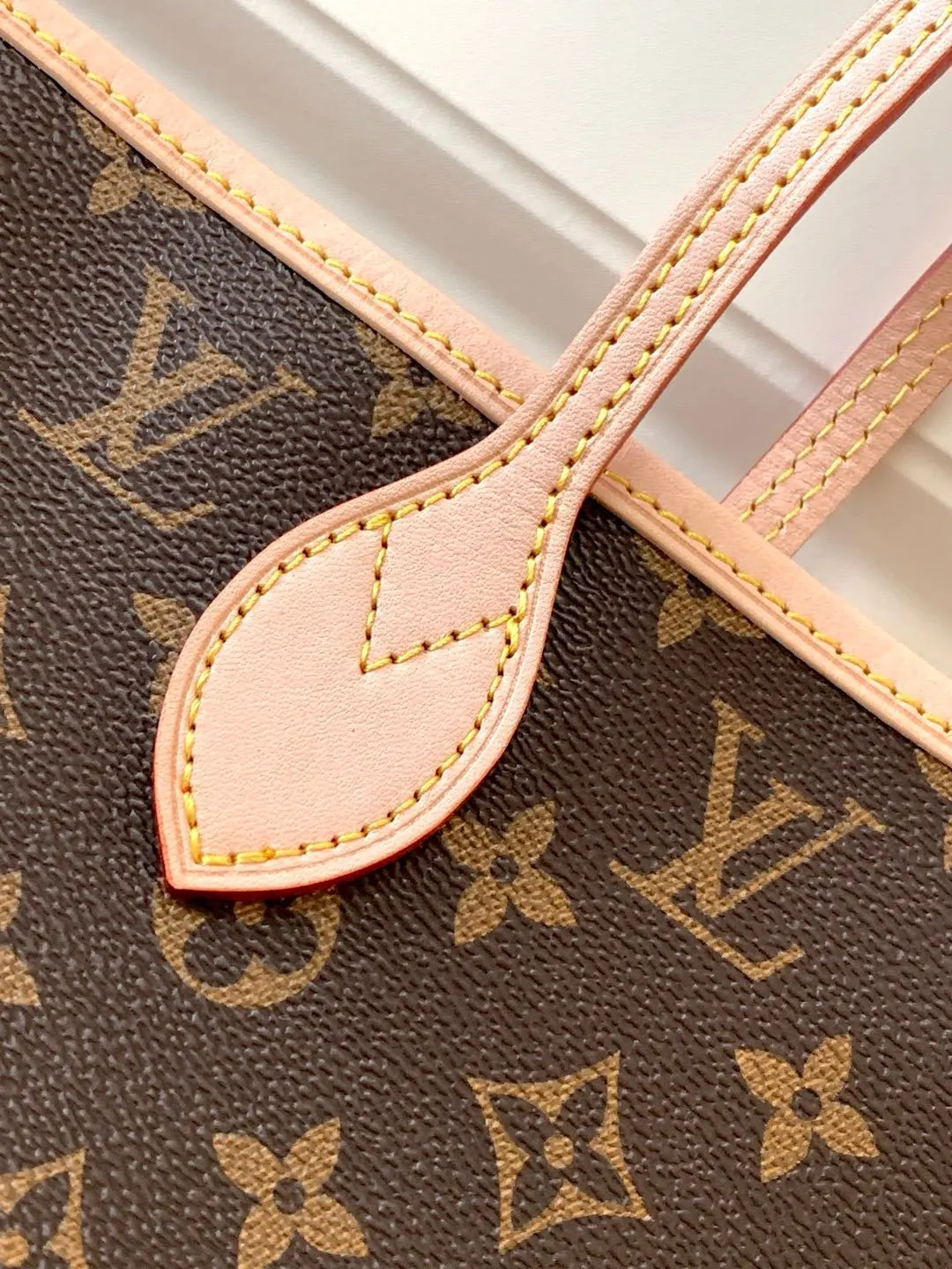 LV Neverfull 帆布 手拿包 精致手拿款
