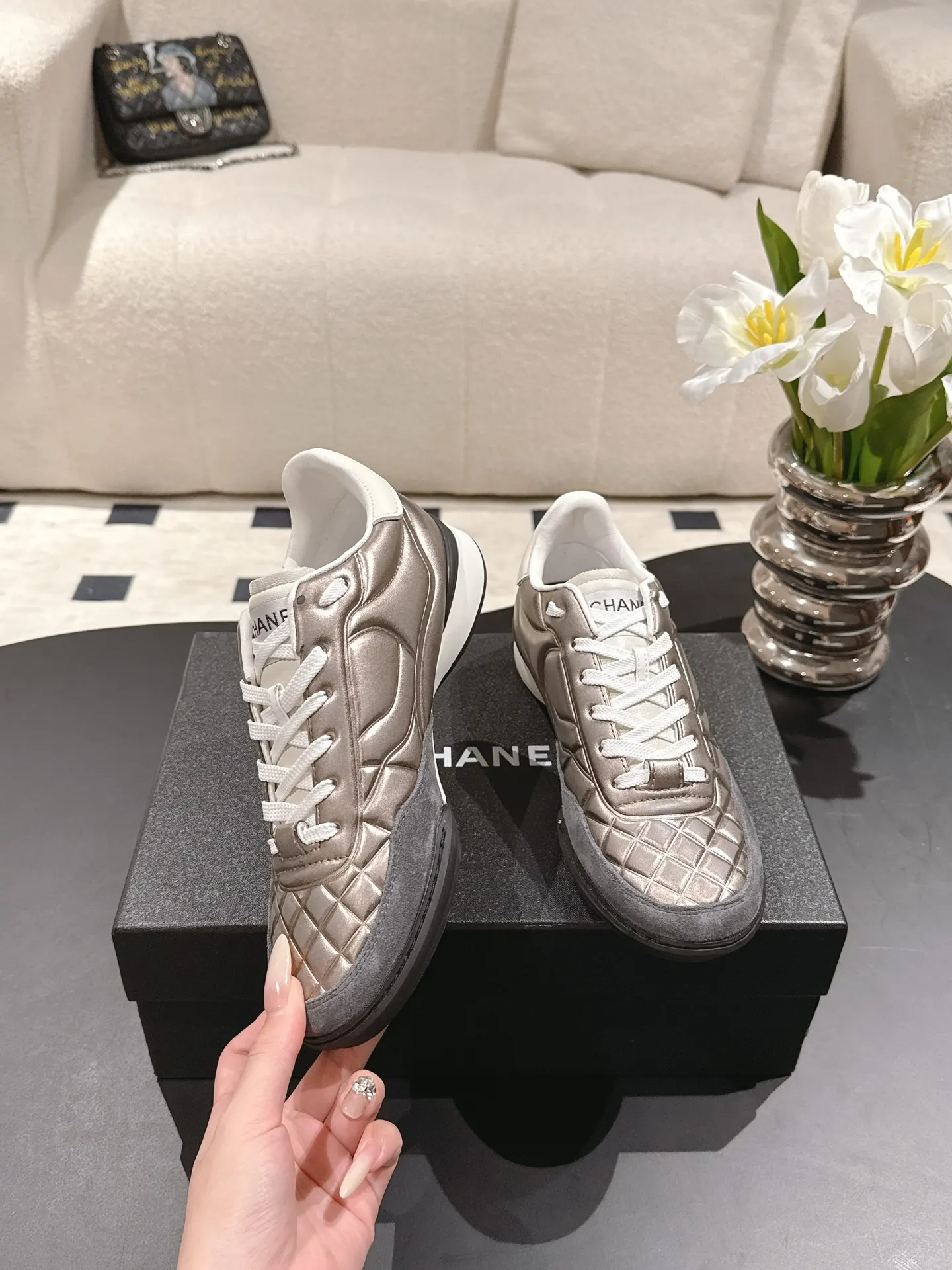 Chanel 白色羊皮休闲鞋 经典低帮 白色