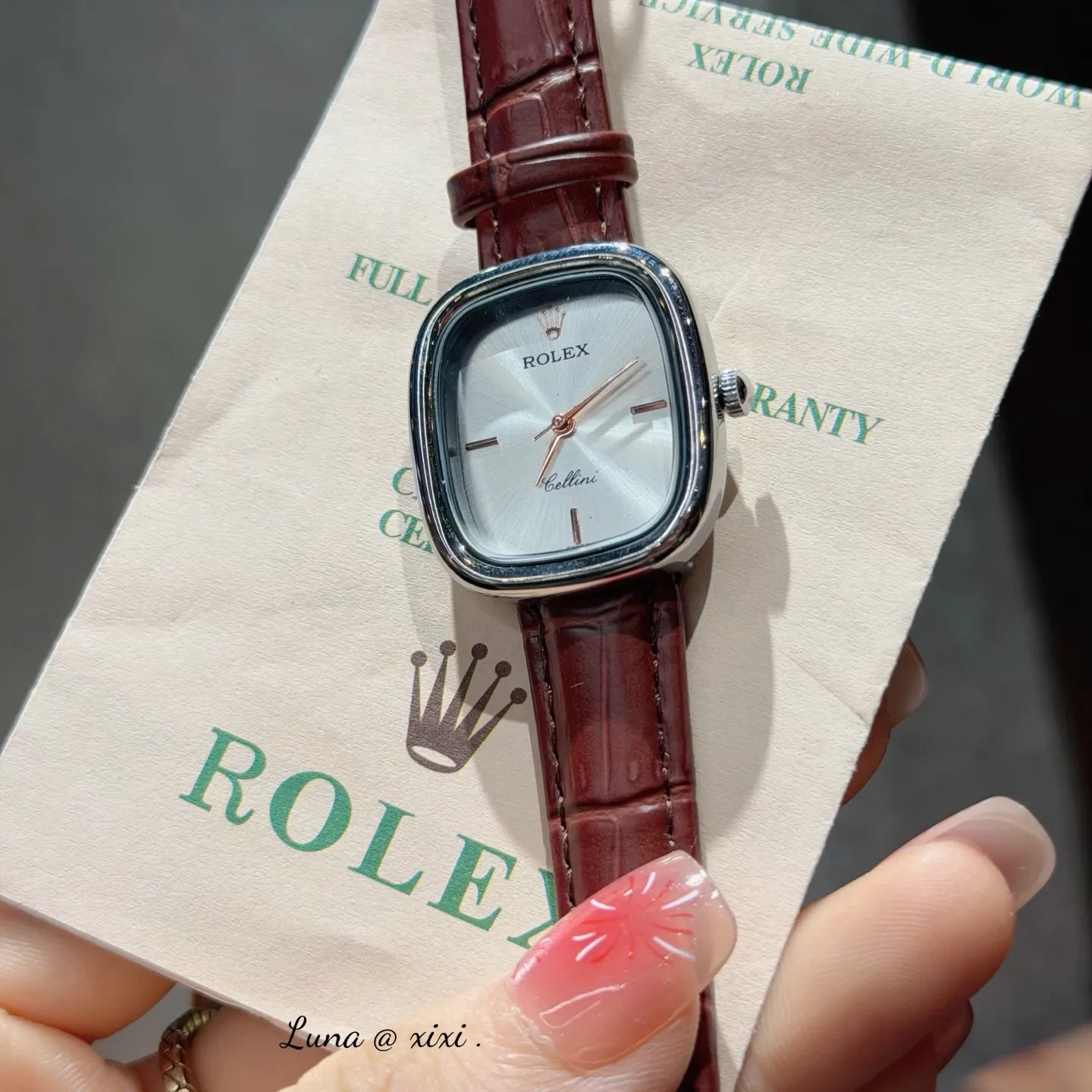 Rolex 小牛皮 小牛皮钢带搭 蝴蝶扣 不显浮华的风格广受女神喜爱 逐 手表 经典腕表款