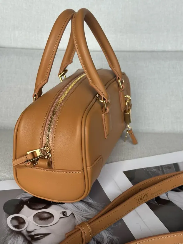 Loewe 金色 牛皮 明星同款 纳帕牛皮革 Amazona 手袋 收纳包 旅行收纳款