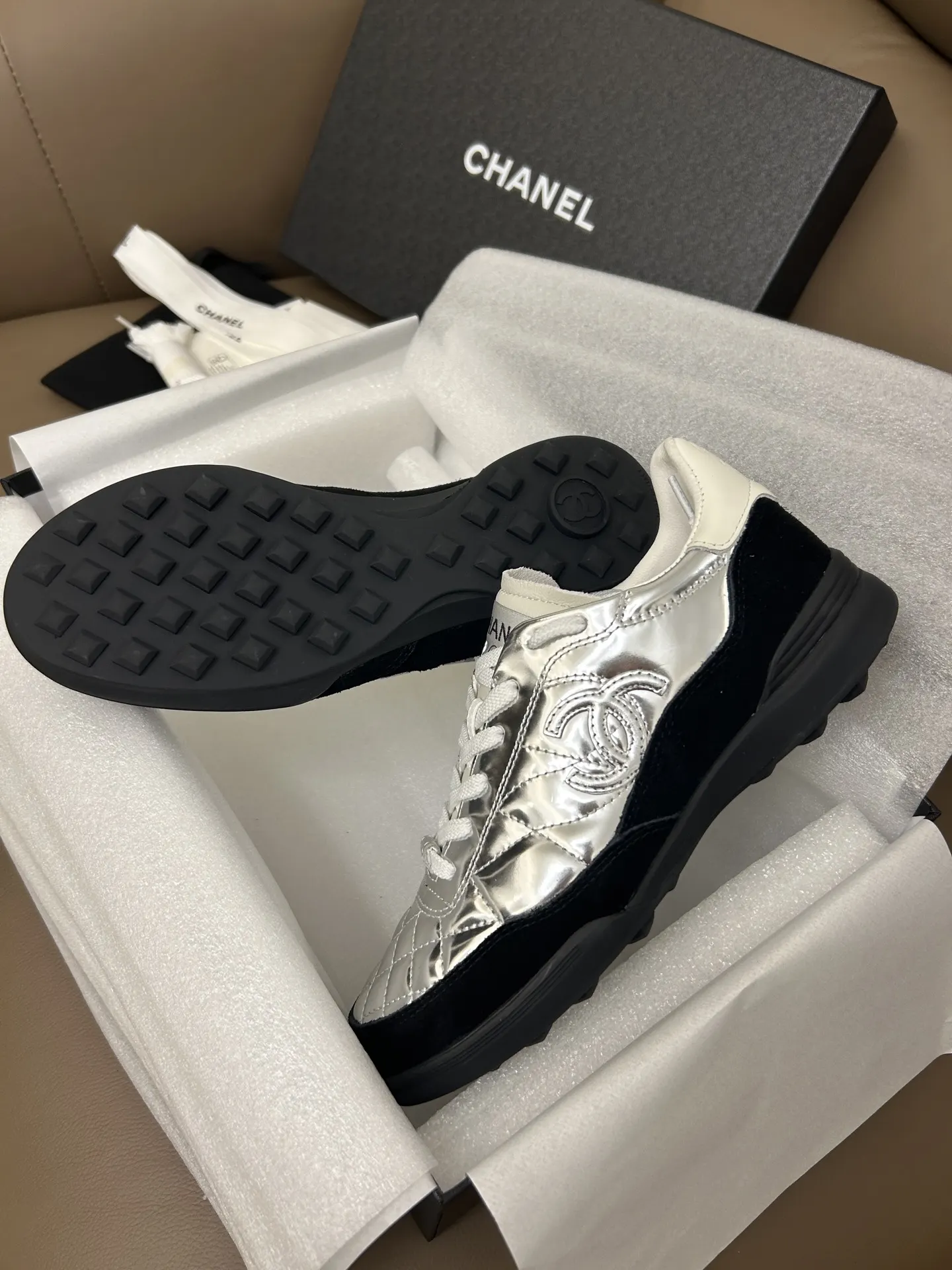 Chanel 羊皮休閒鞋