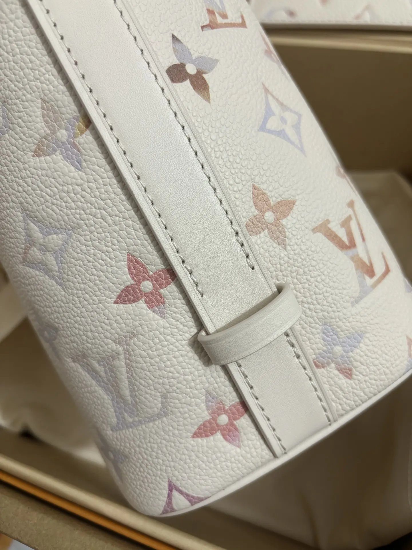 白色 水桶包 休闲水桶款