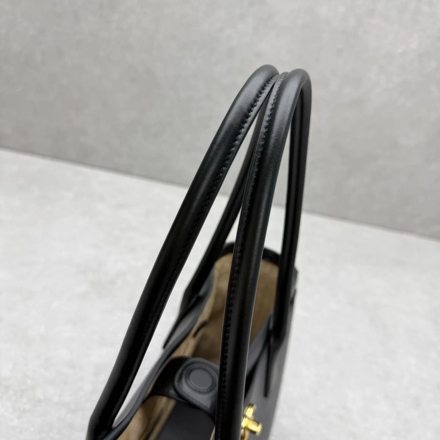 黑色 小牛皮 ｛平纹 黑色｝ 老钱风托 托特包 大容量托特款
