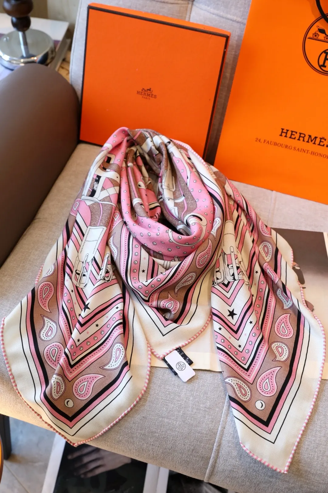 Hermès White Scarf