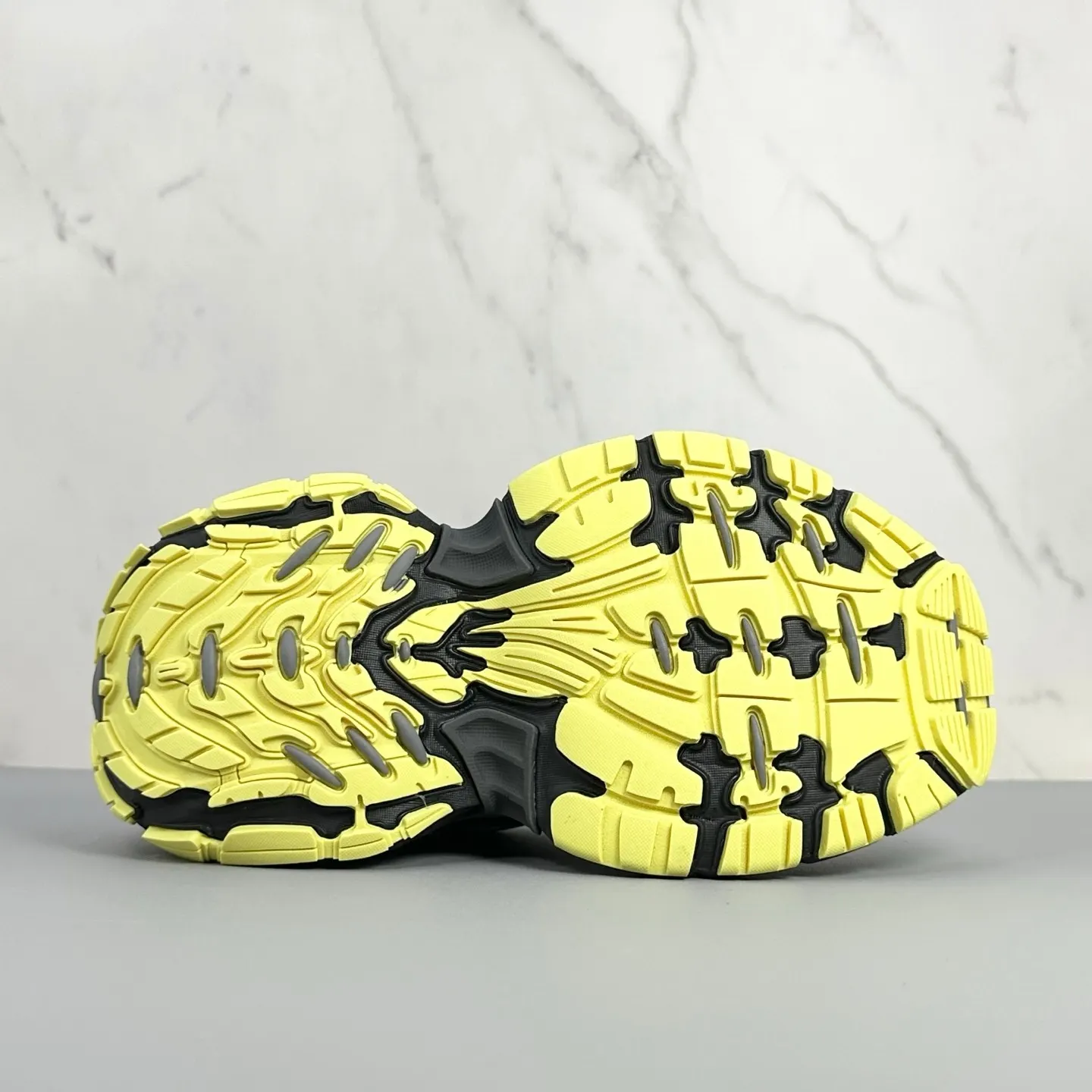 Balenciaga Logo 运动鞋 休閒运动(數字4) Balenciaga Logo 运动鞋 休閒运动(數字4)
