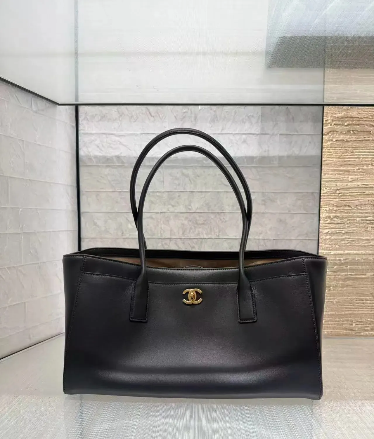 CHANEL 黑色牛皮托特包 大容量通勤款