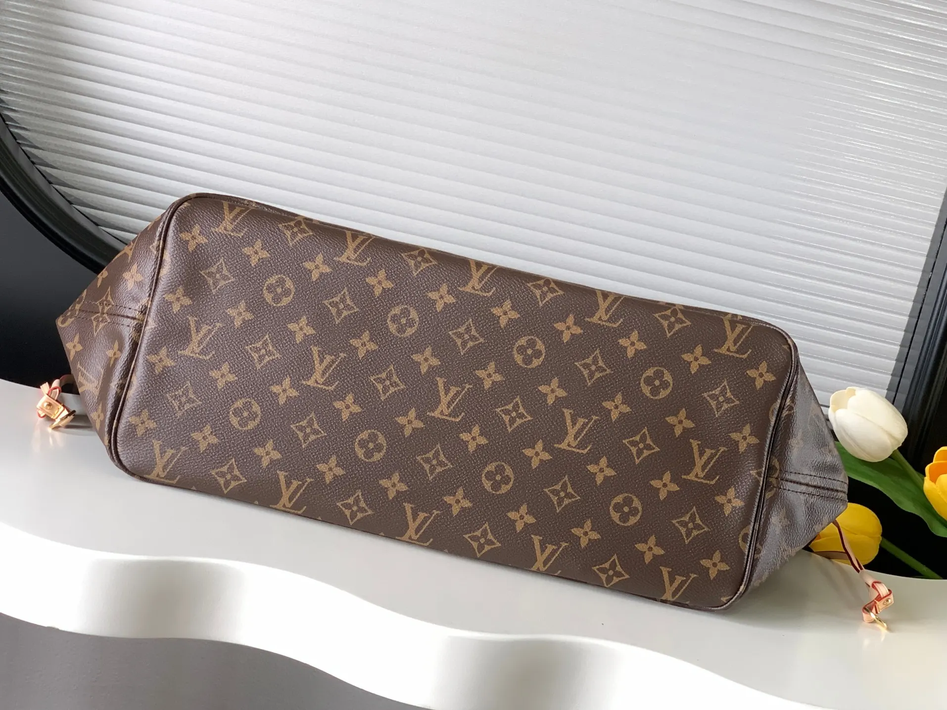LV Neverfull 帆布 手拿包 精致手拿款