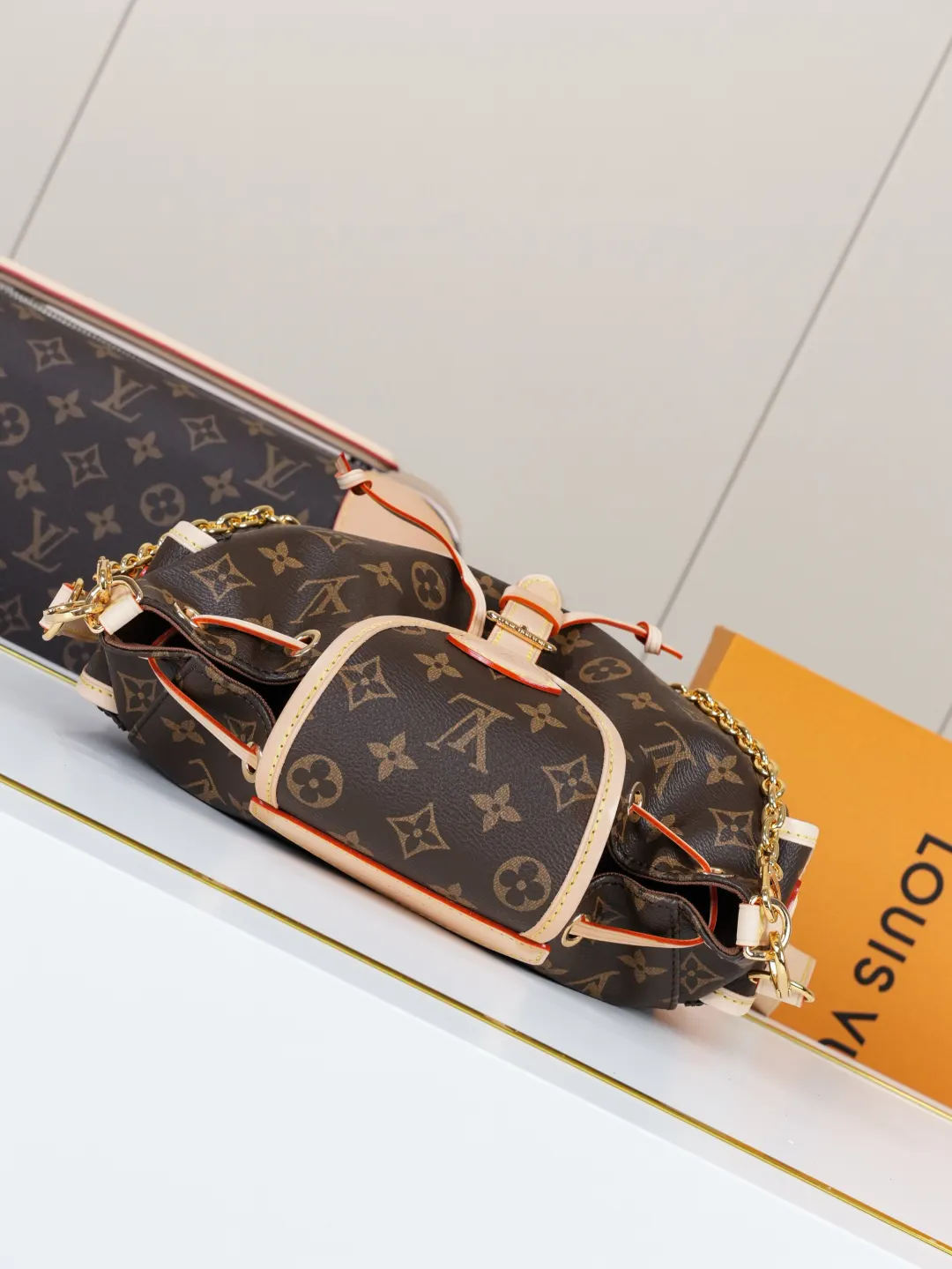 LV Classic Monogram Travel Bag Image 5 LV Classic Monogram Travel Bag Image 5