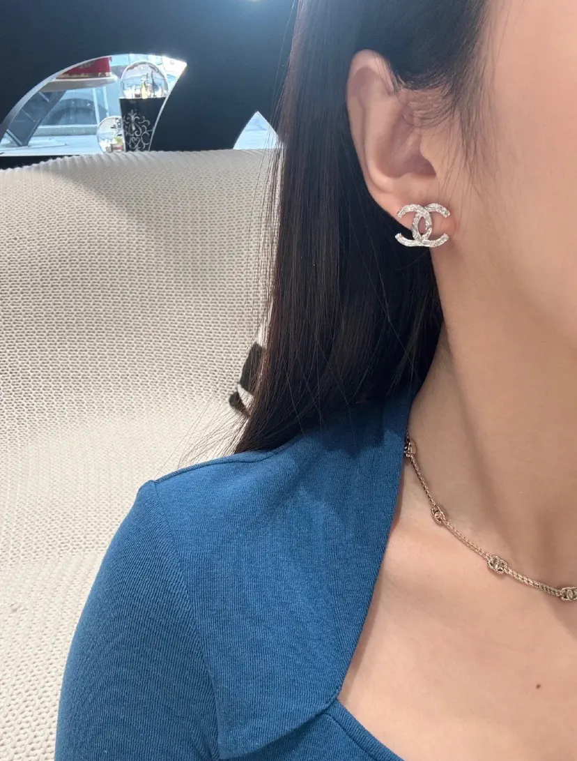 Chanel 銀色 双C 耳钉 小巧点缀 耳飾(數字9) Chanel 銀色 双C 耳钉 小巧点缀 耳飾(數字9)