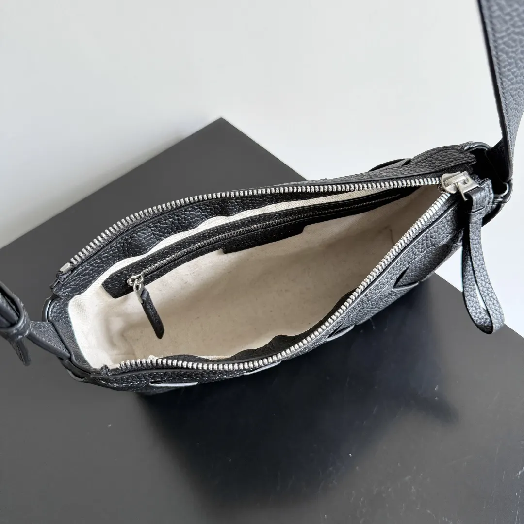 Bottega Veneta 小牛皮 斜挎包 轻便斜挎款