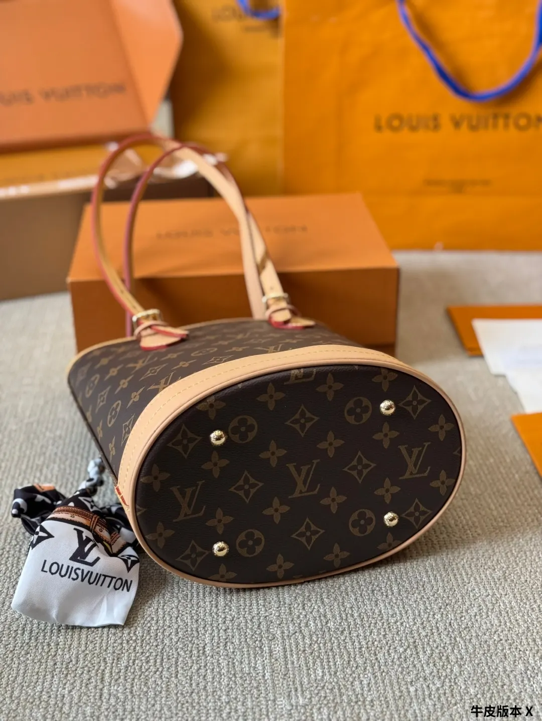 LV 牛皮 手袋出自 Match 系列 宣 收納包 旅行收納款