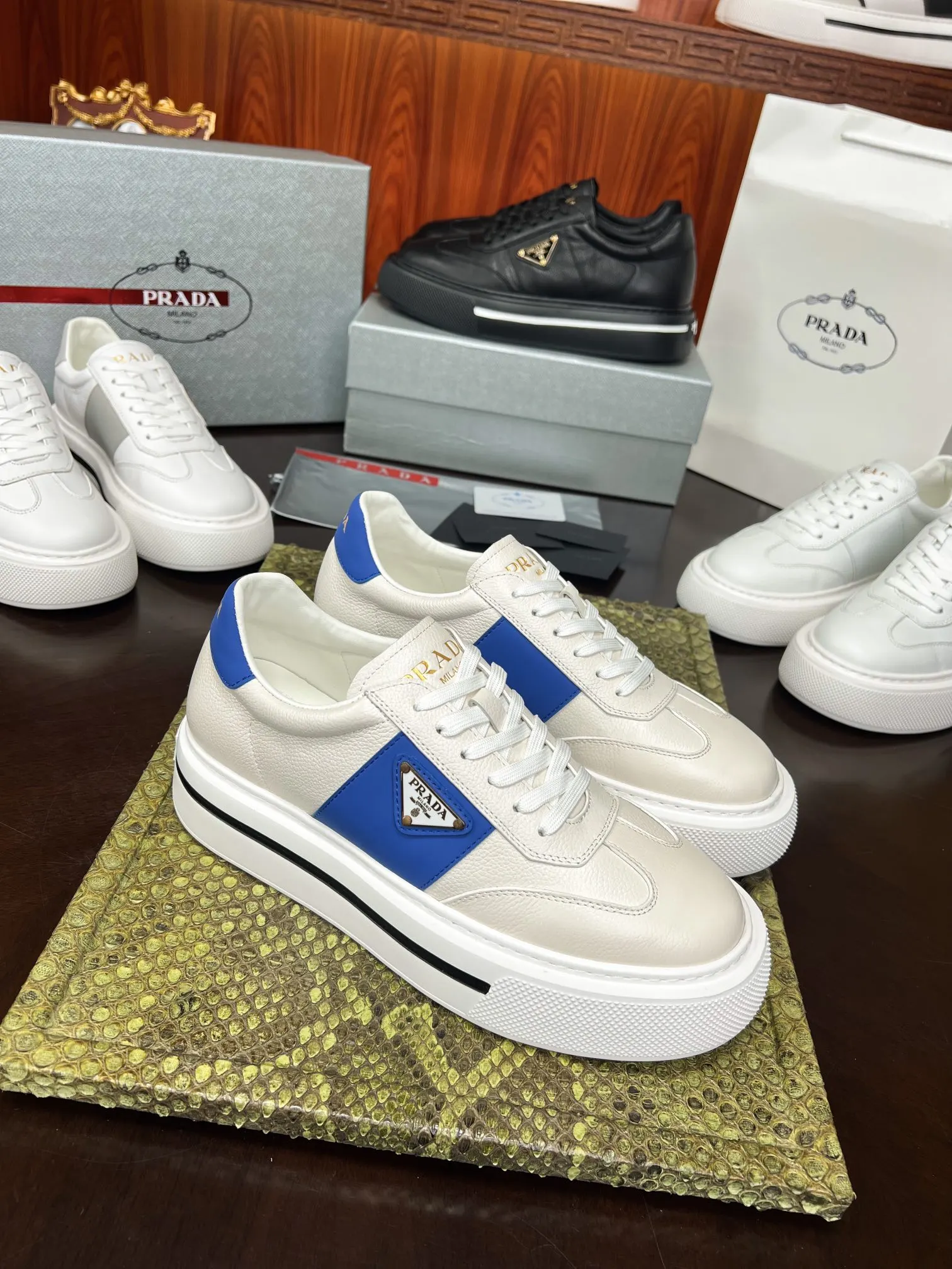 PRADA 牛皮 休闲鞋 舒适百搭款