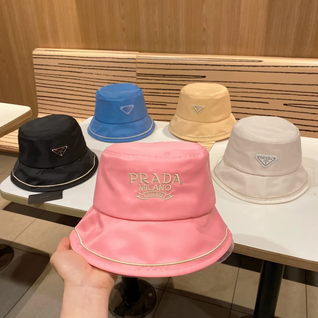 Prada 帽子 精致搭配