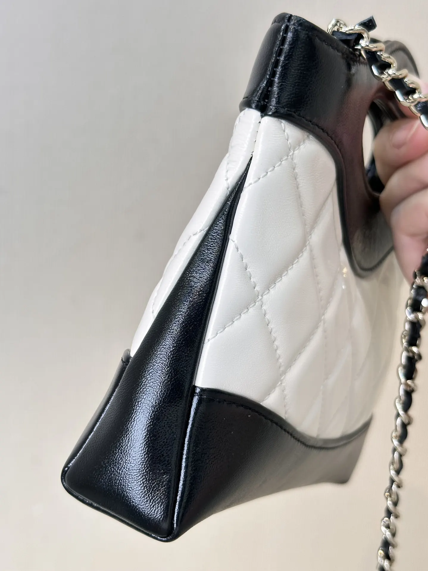 Chanel Oil Wax Sheepskin Chain Bag One Shoulder Cross Image 5 Chanel Oil Wax Sheepskin Chain Bag One Shoulder Cross Image 5