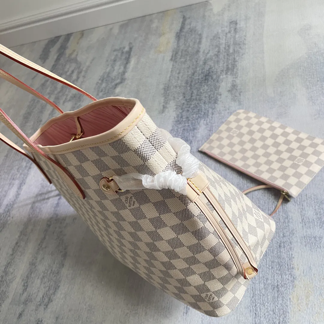 Louis Vuitton Gold Monogram Clutch Bag Leather Image 4 Louis Vuitton Gold Monogram Clutch Bag Leather Image 4