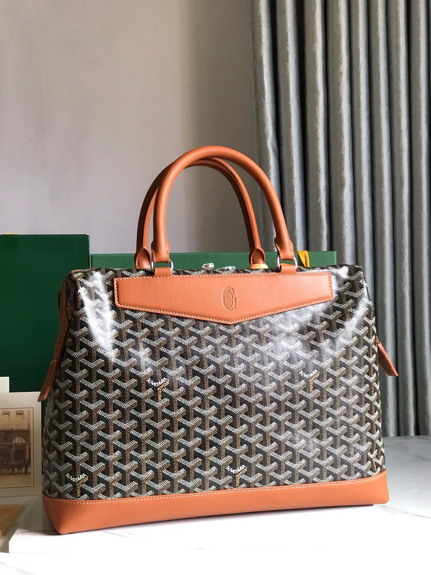 Goyard Cisalpin公文包秉承了Cisalpin背包的 双肩包 实用双肩款