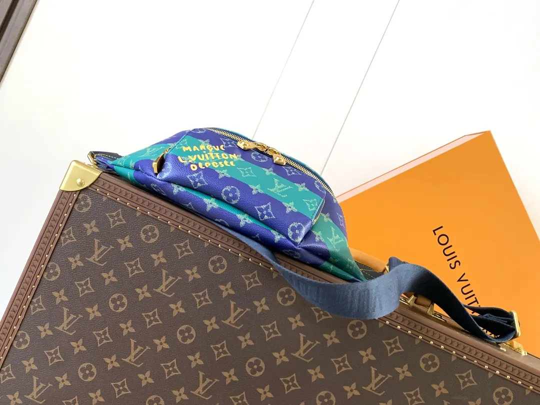 LV 帆布 前袋点缀源自 Damier 帆布的 Marque 腰包 休闲腰包款
