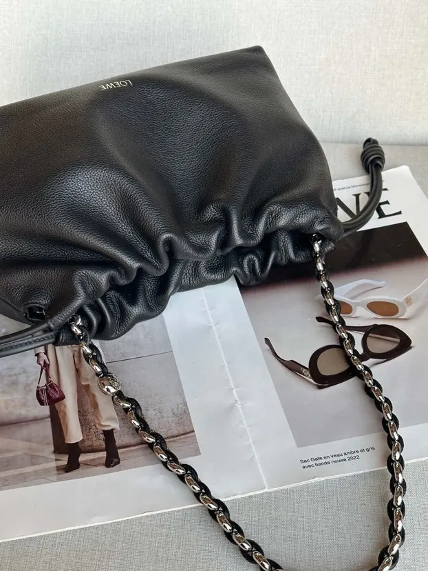 Loewe 皮革 鹿皮 套金屬鏈條 條長肩帶 柔软闪亮鹿 链条包 精致链条款