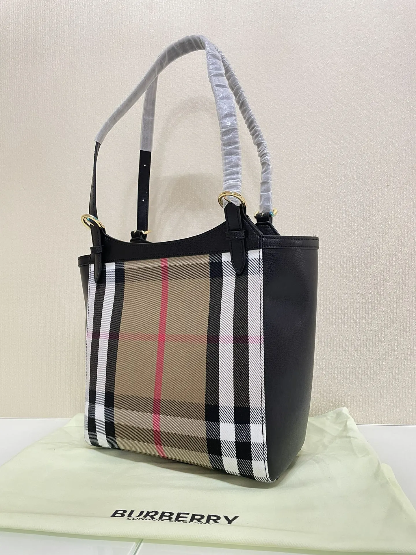 Burberry 皮革 巴宝莉精致的粒面皮革托特包 搭 House 大容量托特款