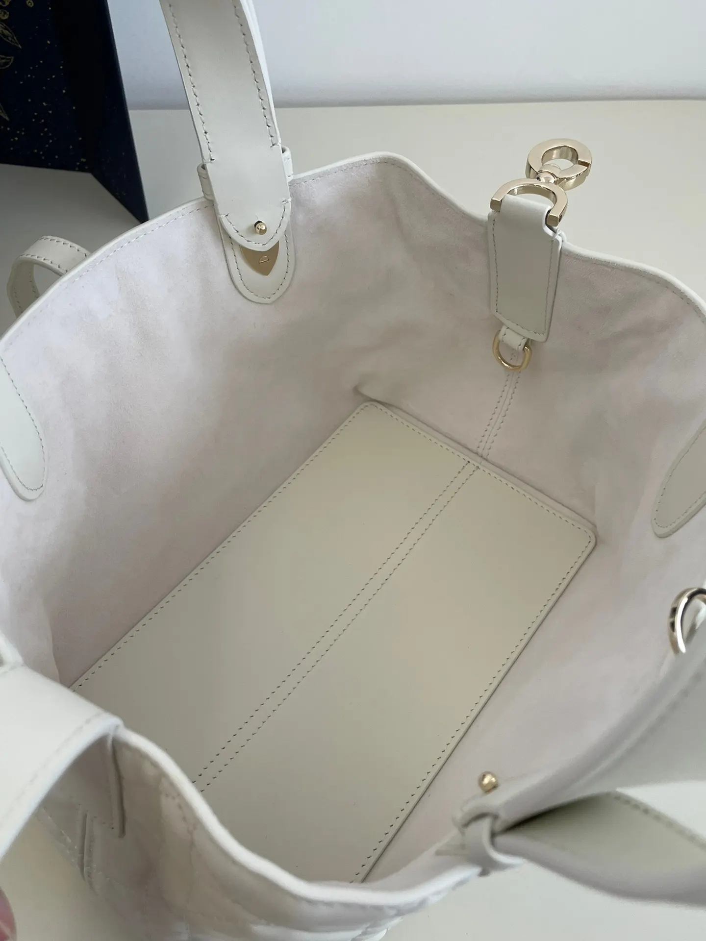 White Organizer Pouch Travel Leather Image 9 White Organizer Pouch Travel Leather Image 9