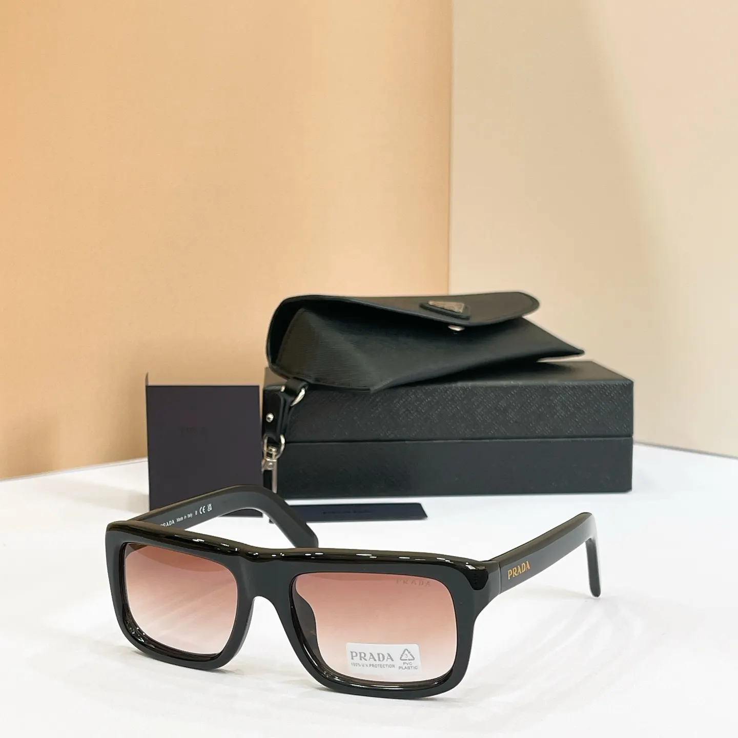 Prada SPR D11 太阳镜